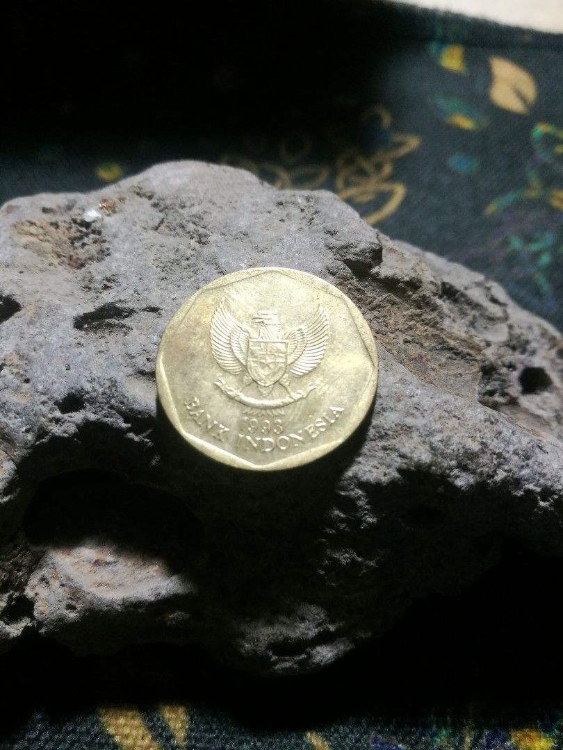 Rp 100 indonesia 1993 (Category: Currency) located in Quezon City. Submitted by charisatongco (Listing ID 1295941377, Image 1). Description: .