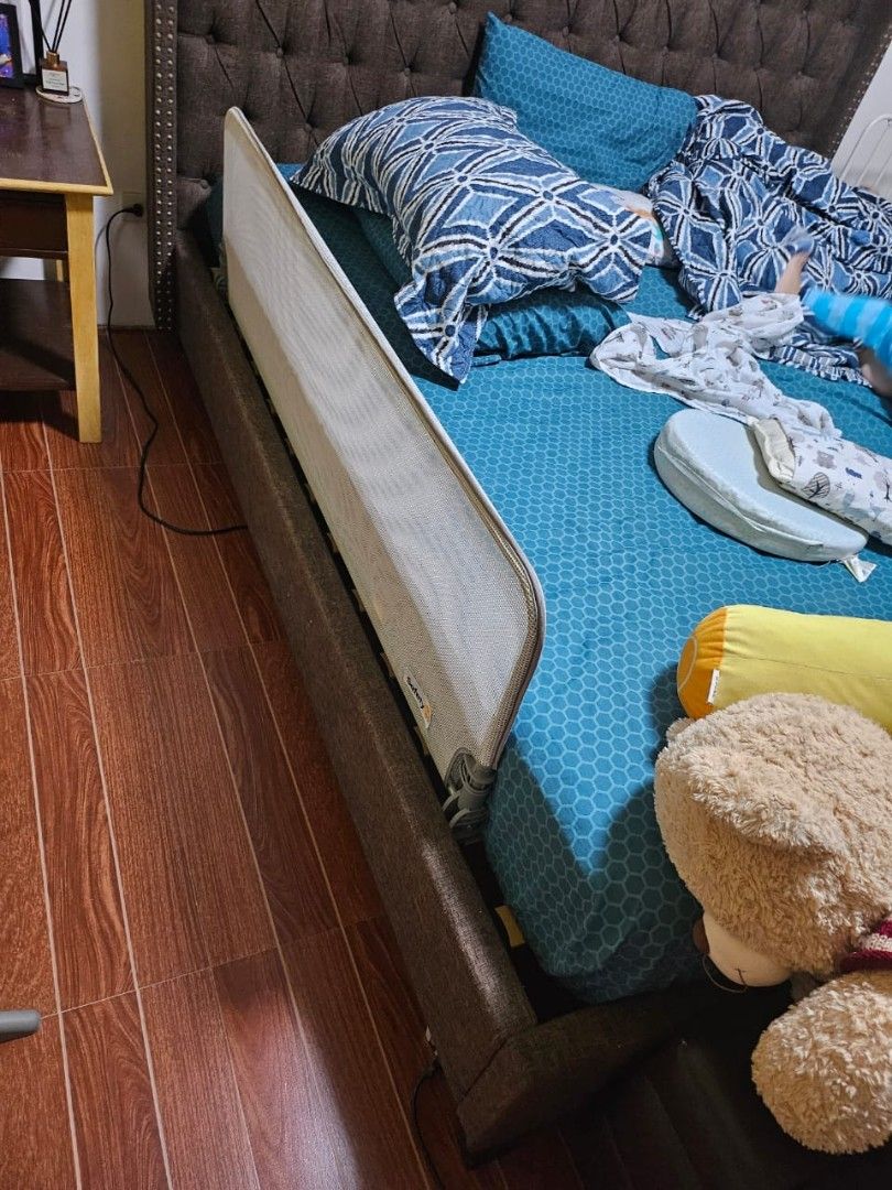 Safety 1st Bed Rail (XL) (Category: Bed Guards) located in Manila. Submitted by cycatapang (Listing ID 1296012608, Image 2). Description: XL Bed Rail Dimensions: 45x45x150 CM Weight: 2.5 KG.