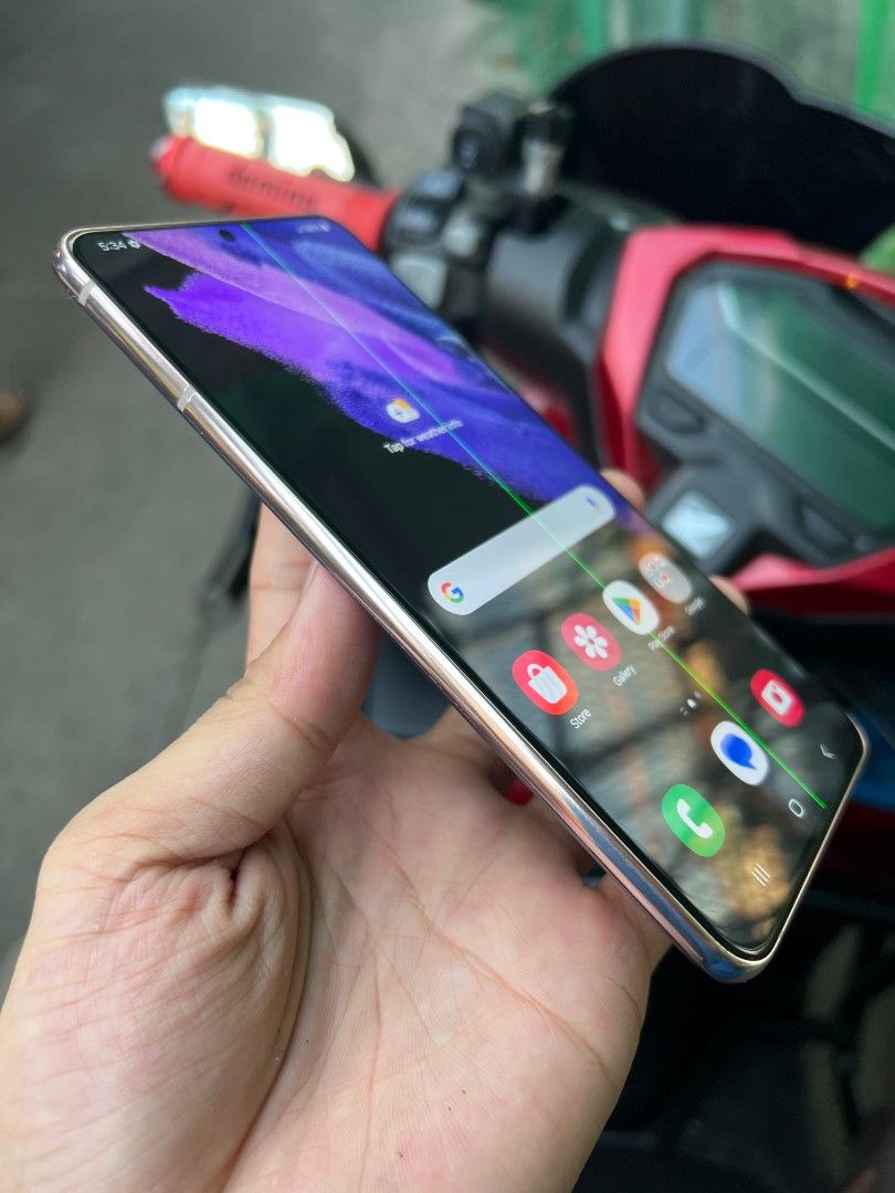 Samsung S21 plus (Category: Samsung) located in Quezon City. Submitted by mubrogadgets (Listing ID 1296048364, Image 3). Description: SAMSUNG S21 PLUS 5G rush selling 1 line issue only ₱6800 open for COD in luzon,visayas and mindanao 👉super good for gaming and camera 👉high quality display 👉no amoled burn issue 👉super smooth sa gaming 👉pm me for more details 👉5g network connection👌🌐 PROCESSOR🎮 -RAM: 8GB -ROM: 256GB -Exynos 2100 -8 Cores (