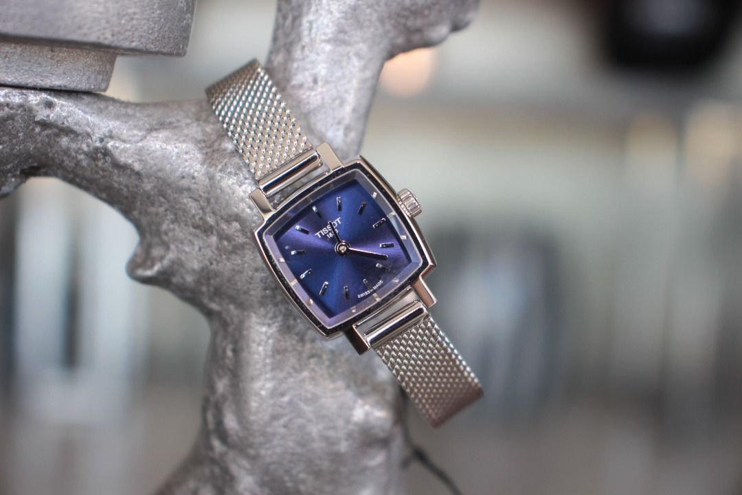 Tissot Lovely Square Blue Dial 20mm (Category: Luxury Watches) located in Caloocan City. Submitted by cotnolair (Listing ID 1295907462, Image 3). Description: Tissot Lovely Square blue. Lightweight with its tender mesh bracelet, it’s the perfect arm candy anytime, anywhere. 💙 Case size 20mm ☑️ Authentic and brand new ☑️ Complete store packaging ☑️ With 2-year warranty card.