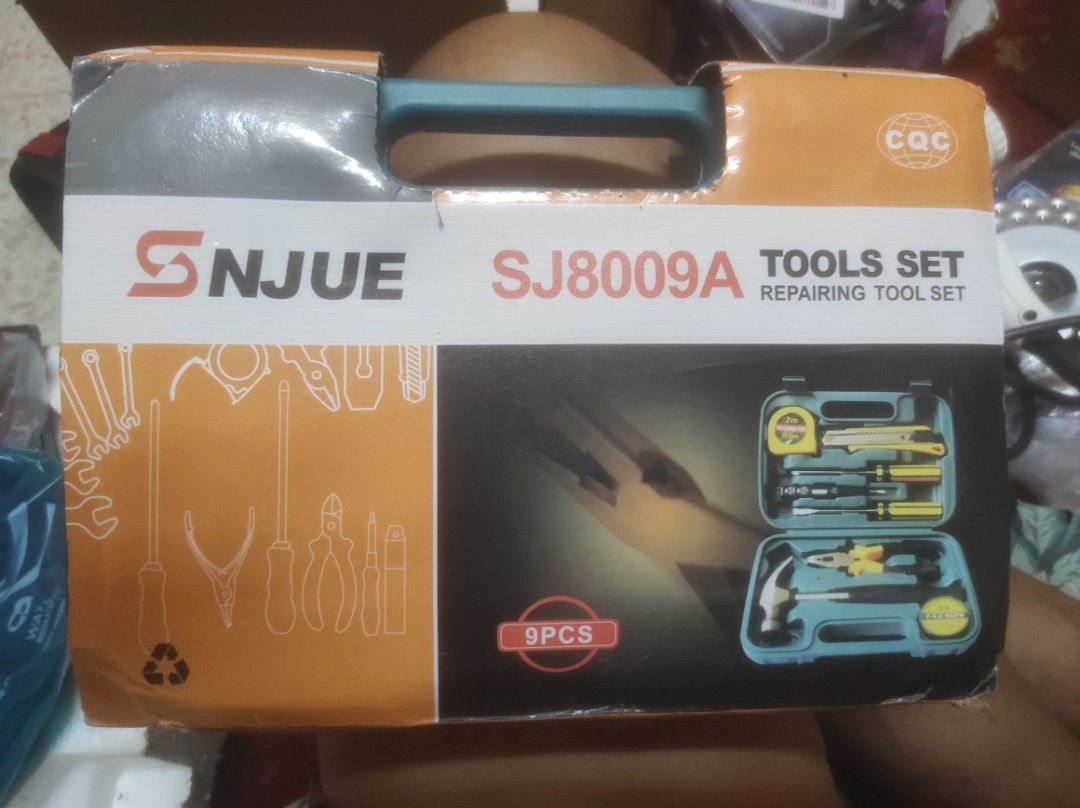 Tools Set (Category: Home Improvement Tools & Accessories) located in Mentakab. Submitted by zombie78 (Listing ID 1295897843, Image 1). Description: Repairing Tool Set. Ada 9 item termasuk box. Barang baru.Ini barang beli "Pallet" dari Goodang Mall..