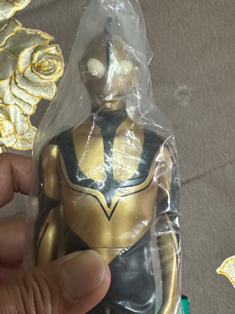 Ultraman toy figure (Gold and black series) (Category: Toy Figures) located in Singapore. Submitted by lostsoul82 (Listing ID 1295906921, Image 1). Description: Hand carried from Japan . From Bandai ..