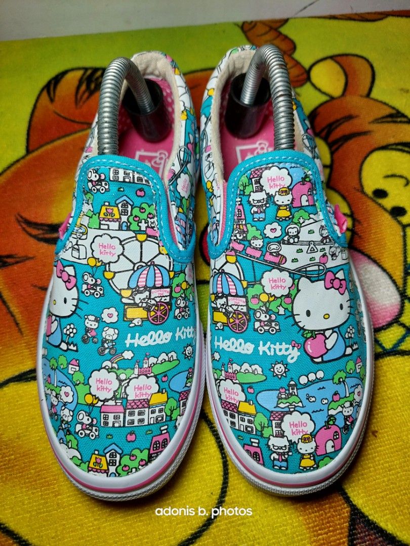 VANS HELLO KITY SLIP ON SIZE 4 WOMEN. 21CM