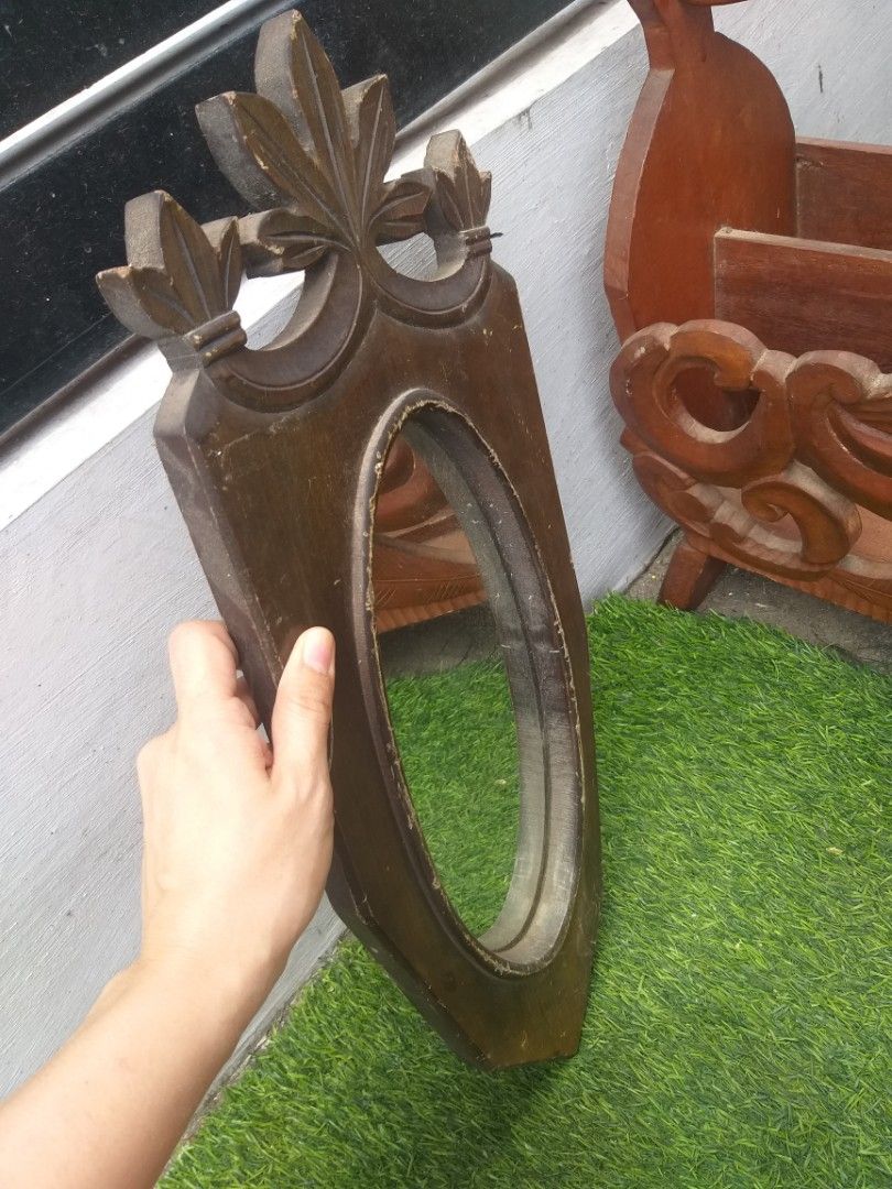 Vintage Accent Mirror Decor (Category: Mirrors) located in Cavite. Submitted by wishie_collects (Listing ID 1295909115, Image 1). Description: Vintage Carved Mirror Adds Accent to your wall Nice decoration for an old French themed home / business Note: These are vintage items so please manage your expectations..