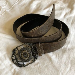 Vintage style brown metal buckle belt