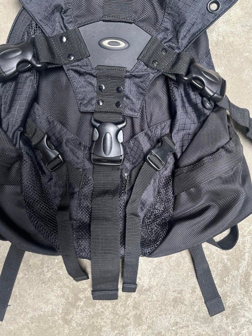 Vntg 90's 00's Oakley icon backpack, Men's Fashion, Bags