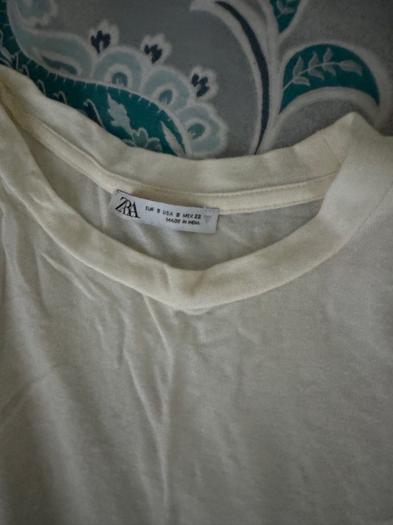 Zara Bundle Crop Tops (Category: Shirts) located in Manila. Submitted by jdddecluttersss (Listing ID 1295914882, Image 3). Description: Authentic :).
