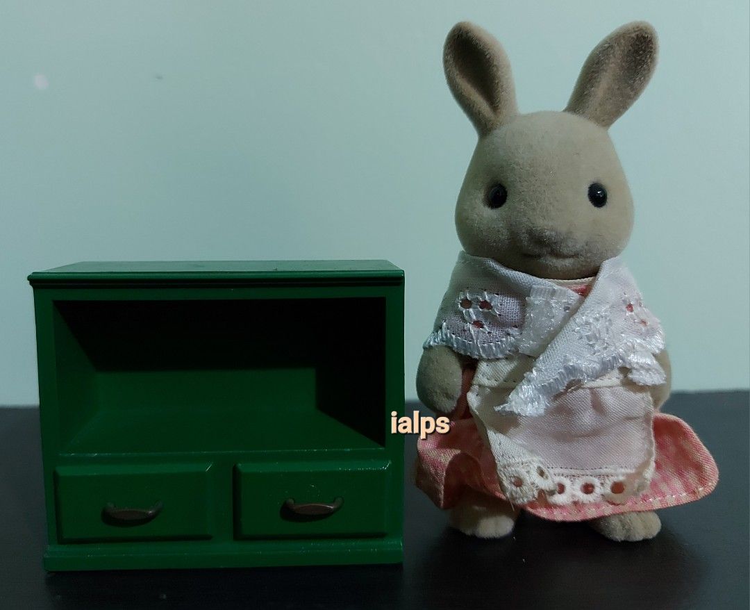1987 Sylvanian Families Book Case (Category: Children's Books) located in Angono. Submitted by lpsflover (Listing ID 1291004306, Image 1). Description: In good condition but manage your expectations on used items. No paint nicks anywhere. Payment via BPI/BDO. Shipping via Lalamove..