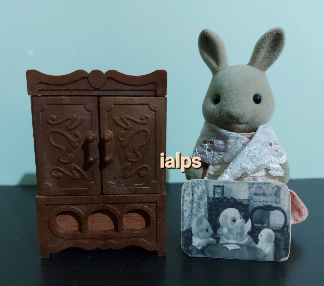 1991 Sylvanian Families Vintage Television Set (Category: Vintage Collectibles) located in Angono. Submitted by lpsflover (Listing ID 1291003590, Image 2). Description: Hard to find. In good condition but manage your expectations on used items. Payment via BPI/BDO. Shipping via Lalamove..
