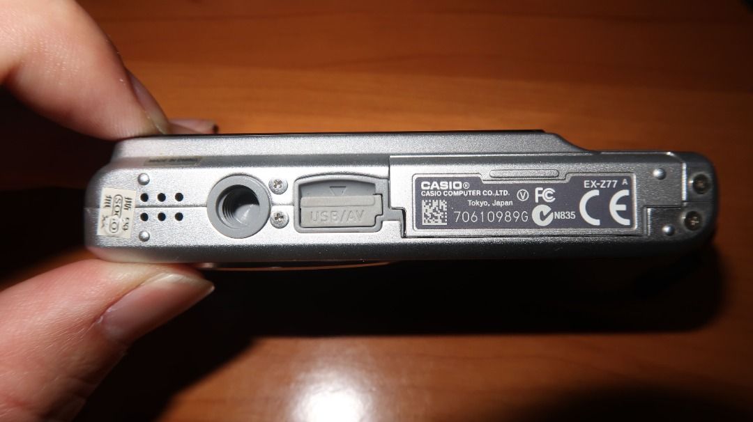 金屬銀 Casio Exilim Zoom EXZ77 相機 CCD數位相機 老相機 懷舊 早期 冷白皮 小紅書, 相機攝影, 相機在旋轉拍賣