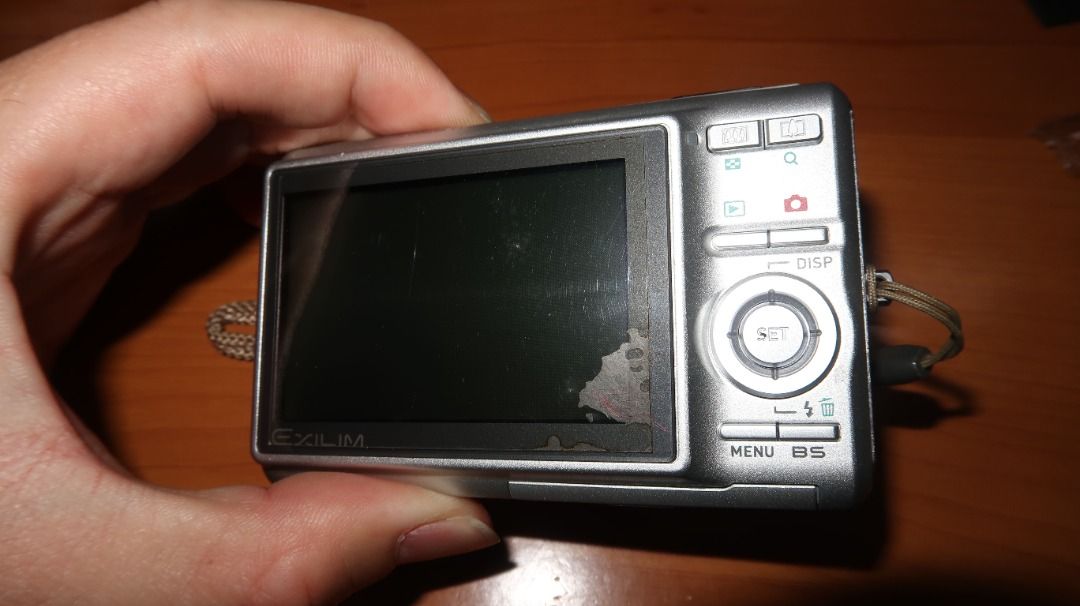 金屬銀 Casio Exilim Zoom EXZ77 相機 CCD數位相機 老相機 懷舊 早期 冷白皮 小紅書, 相機攝影, 相機在旋轉拍賣
