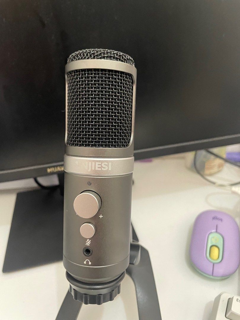 AnjiesiBlogging/Streaming Microphone (Category: Microphones) located in San Mateo. Submitted by an_clothing (Listing ID 1291163144, Image 2). Description: Good as new Complete w/o box For specs and review, kindly watch the video https://www.youtube.com/watch?v=ffTeyjSOFx4&t=215s.
