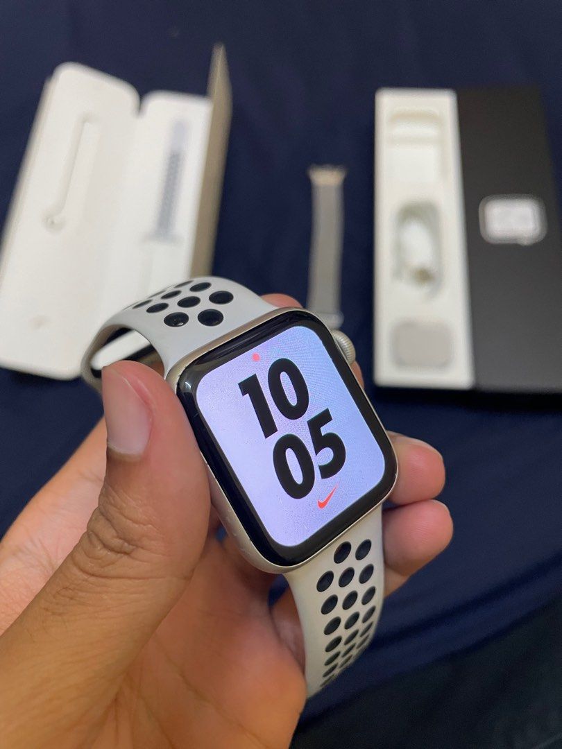 White nike apple watch series hotsell 4
