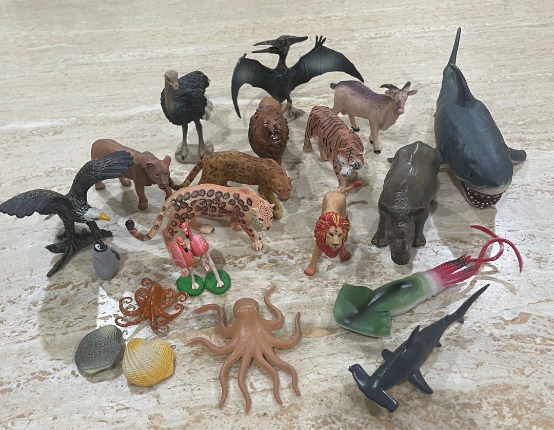 Assorted Animal Toys & Figurines (21 pieces)