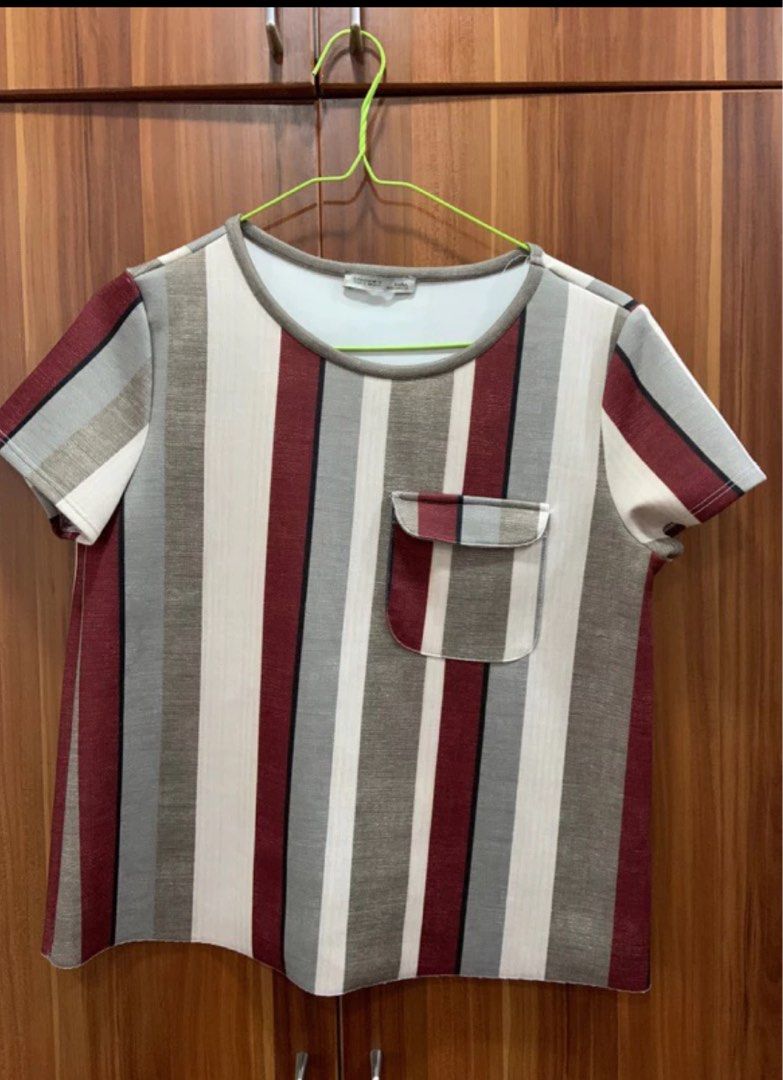 Authentic Zara top M (Category: Blouses) located in Manila. Submitted by hflores_23 (Listing ID 1291066684, Image 1). Description: Authentic Zara bought in London. Slightly thick fabric (I don’t know what it’s called). no issues. 53cm length. Madulas tela. no issues. Own preloved. RFS decluttering Good to use in the office. .