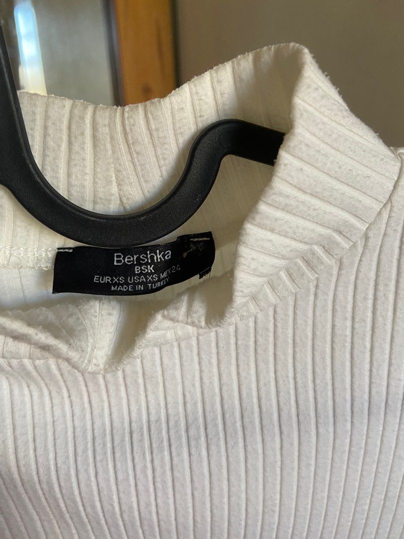 Bershka White Ribbed Turtleneck (Category: Blouses) located in Marikina City. Submitted by beinginspace (Listing ID 1291055087, Image 3). Description: .