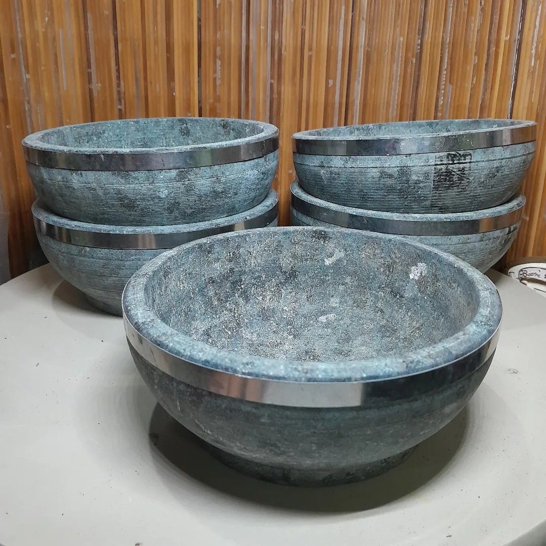 Big and Heavy Stoneware Mixing Bowl (Category: Dinnerware & Cutlery) located in Malolos. Submitted by jestrelita (Listing ID 1291096122, Image 2). Description: Big and Heavy Stoneware Mixing Bowl P480 each only - large and very heavy bowl for stone cook dishes like bibimbap and siźzling noodles - 7.5in diameter x 3in ht - can be subject to direct fire cooking - 5pcs available - good as new 🇯🇵🏯👘👺🗾🍱🎎🍜🍙.