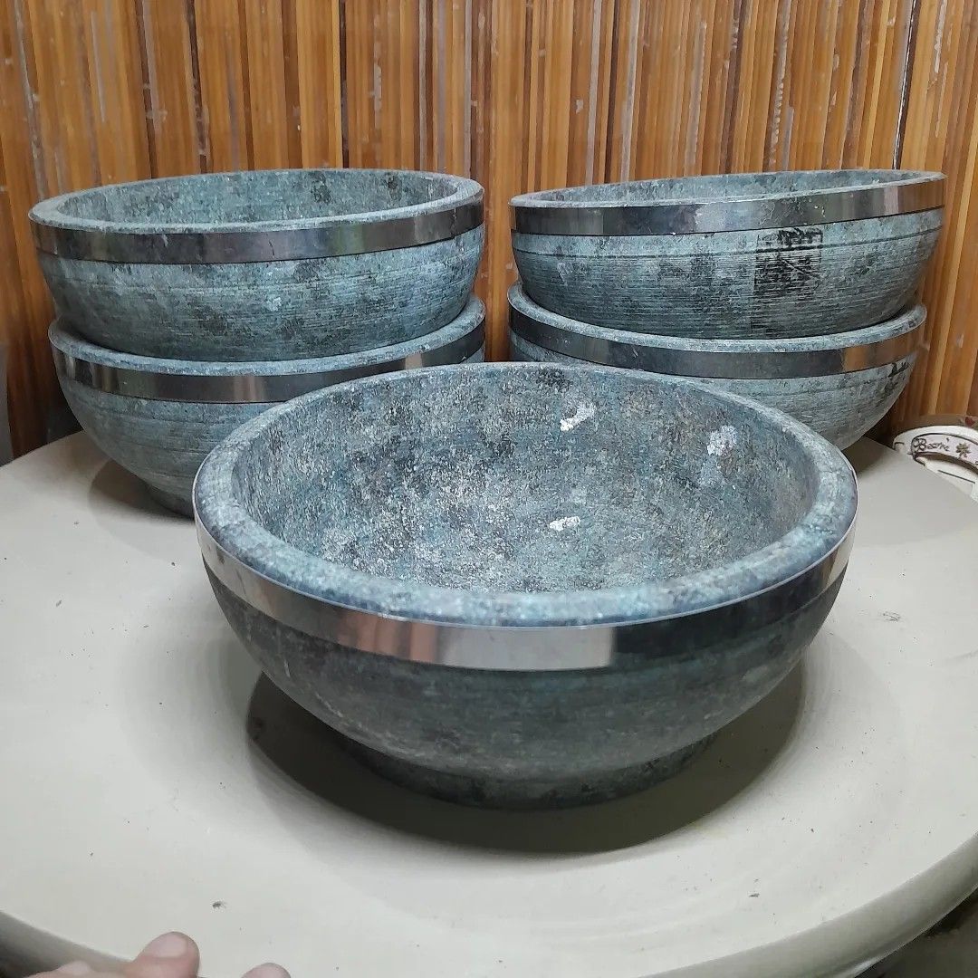 Big and Heavy Stoneware Mixing Bowl (Category: Dinnerware & Cutlery) located in Malolos. Submitted by jestrelita (Listing ID 1291096122, Image 1). Description: Big and Heavy Stoneware Mixing Bowl P480 each only - large and very heavy bowl for stone cook dishes like bibimbap and siźzling noodles - 7.5in diameter x 3in ht - can be subject to direct fire cooking - 5pcs available - good as new 🇯🇵🏯👘👺🗾🍱🎎🍜🍙.
