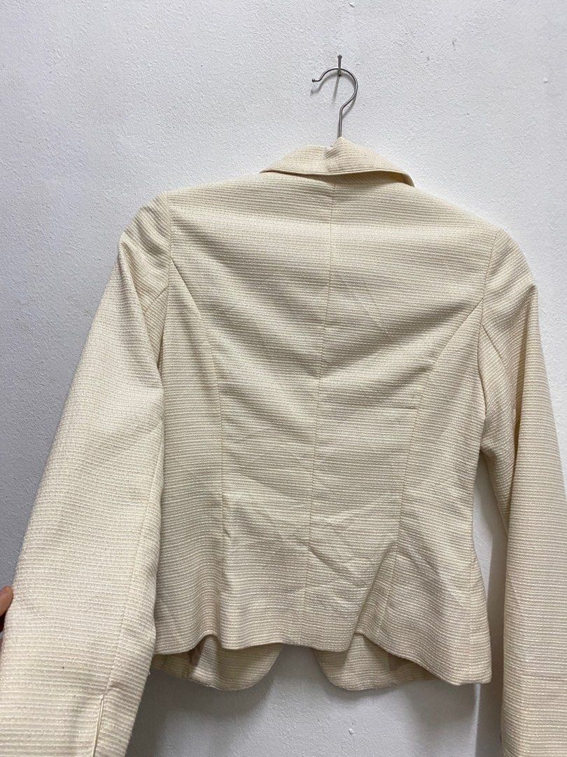 Blazer (Category: Coats, Jackets and Outerwear) located in Kuantan. Submitted by sleepyfd (Listing ID 1291165652, Image 3). Description: Blazer bought as bundle before. Condition still perfect! Measurements:- Chest: 17 inches Length: 21.5 inches .