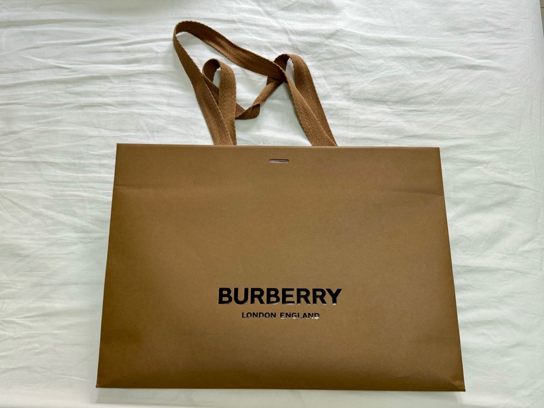 Burberry paper outlet shopping bag