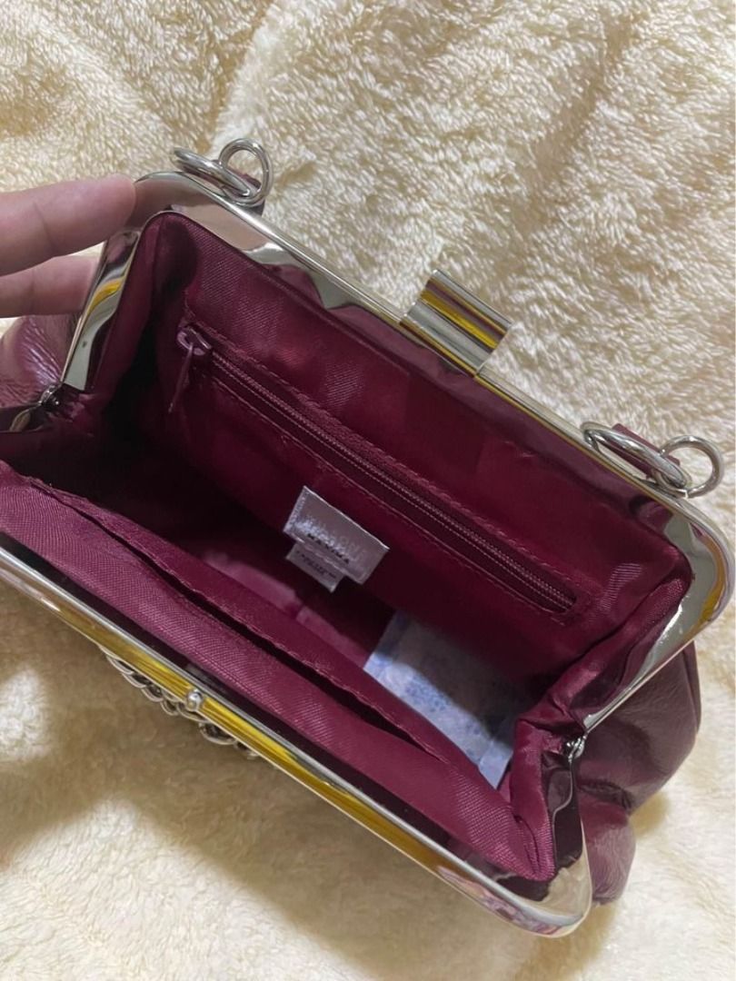 MAXIMA - WILSON'S LEATHER CHAINED AUTHENTIC LEATHER BAG (Category: Luxury Bags & Wallets) located in Pasig City. Submitted by healthnfeshn (Listing ID 1291140623, Image 2). Description: Maroon colored. Very nice in person. Good for party. Tiny bag..