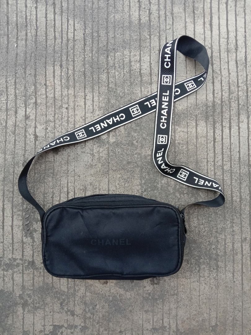 CHANNEL SLING (Category: Luxury Bags & Wallets) located in Muntinlupa City. Submitted by bunyeaimeevanessa150 (Listing ID 1291070933, Image 1). Description: No return no exchange policy anjan na lahat Ng pic don't request for videos or anything don't offer if your not sure don't be a bogus or else I'll block you.