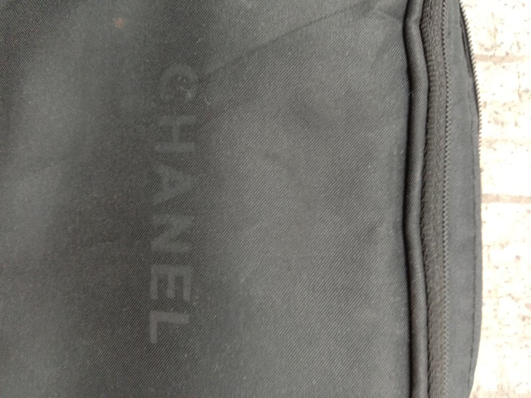 CHANNEL SLING (Category: Luxury Bags & Wallets) located in Muntinlupa City. Submitted by bunyeaimeevanessa150 (Listing ID 1291070933, Image 2). Description: No return no exchange policy anjan na lahat Ng pic don't request for videos or anything don't offer if your not sure don't be a bogus or else I'll block you.