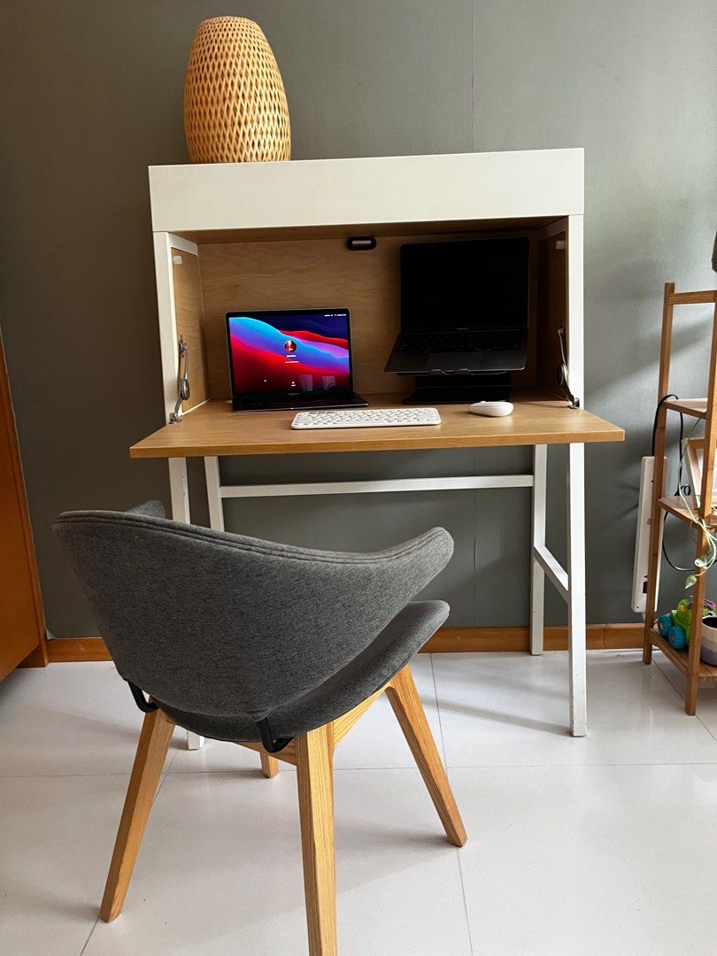 Closed shop computer desk