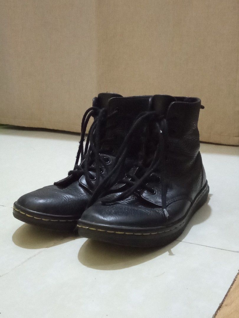 Dr martens deals leyton black