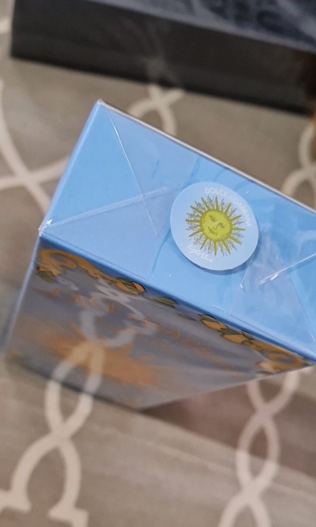 Dolce & Gabanna Light Blue Sun US TESTER (Category: Fragrance & Deodorants) located in Quezon City. Submitted by takeemall (Listing ID 1291018759, Image 2). Description: 🛍Dolce & Gabanna Light Blue Sun Pour Femme US TESTER 100 ml bottle 🔸️Sealed🔸️ 🌬Scent: 🍏🍋Fresh notes of green apple and lemon open to reveal a heart of white flowers, rose🌹 and frangipani, while the base is made of warm accords of woods, ambergris and musk..