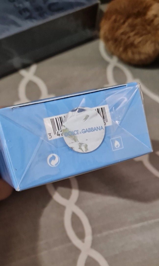 Dolce & Gabanna Light Blue Sun US TESTER (Category: Fragrance & Deodorants) located in Quezon City. Submitted by takeemall (Listing ID 1291018759, Image 3). Description: 🛍Dolce & Gabanna Light Blue Sun Pour Femme US TESTER 100 ml bottle 🔸️Sealed🔸️ 🌬Scent: 🍏🍋Fresh notes of green apple and lemon open to reveal a heart of white flowers, rose🌹 and frangipani, while the base is made of warm accords of woods, ambergris and musk..
