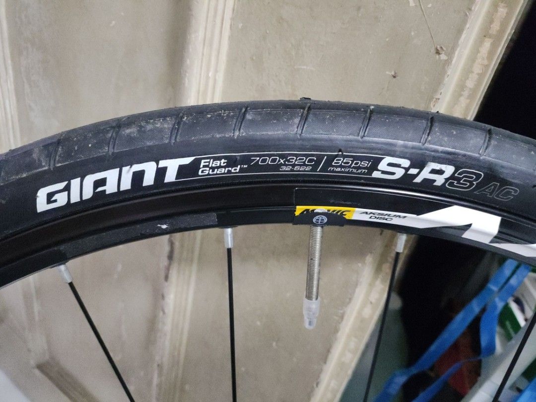 Giant CST wired not foldable tyre tire 700c