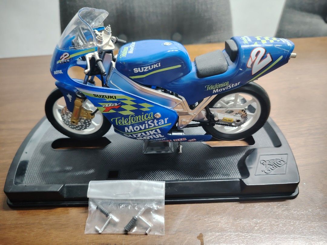 Guiloy 1/10 Scale SUZUKI RGV 500 KENNY ROBERTS TEAM MOVISTAR