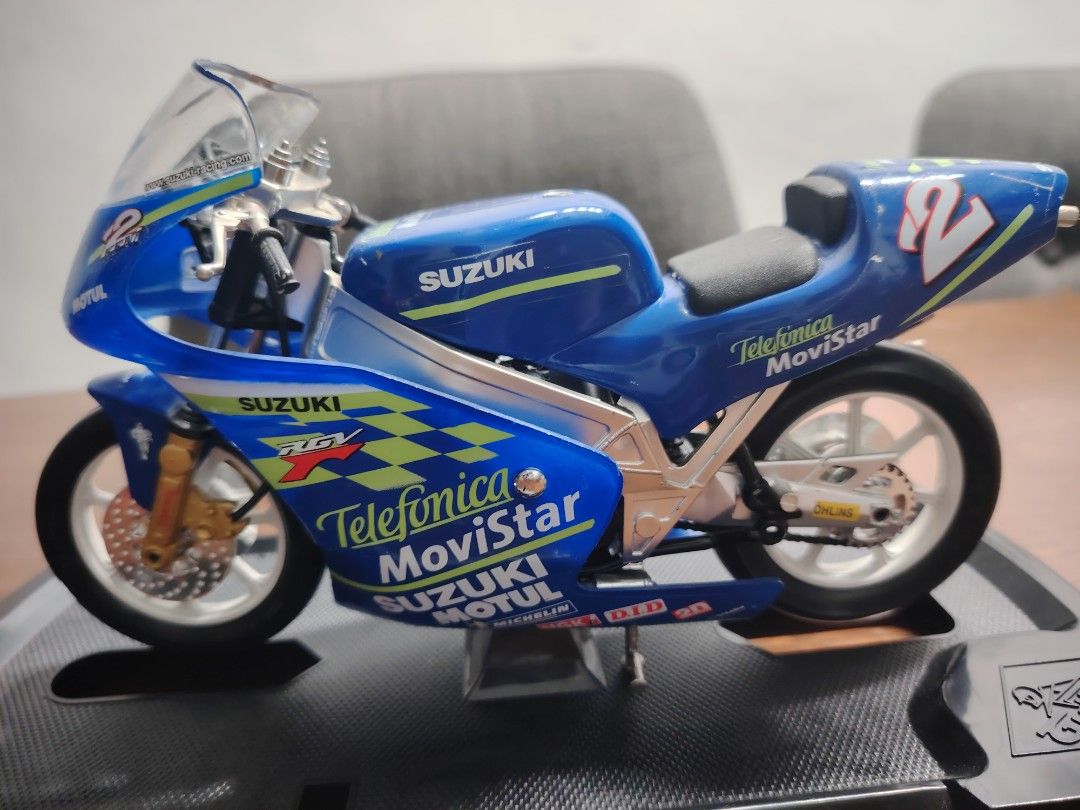 Guiloy 1/10 Scale SUZUKI RGV 500 KENNY ROBERTS TEAM MOVISTAR