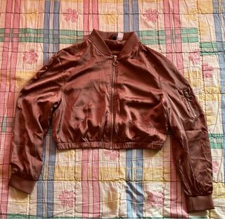 (Category: ) located in . Submitted by emeii_declutter (Listing ID 1291119209, Image 1). Description: .