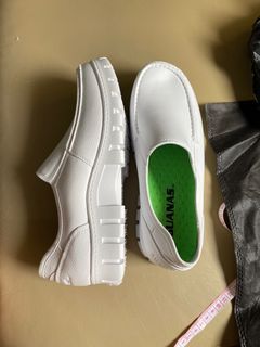 Iguanas White Nursing Shoes