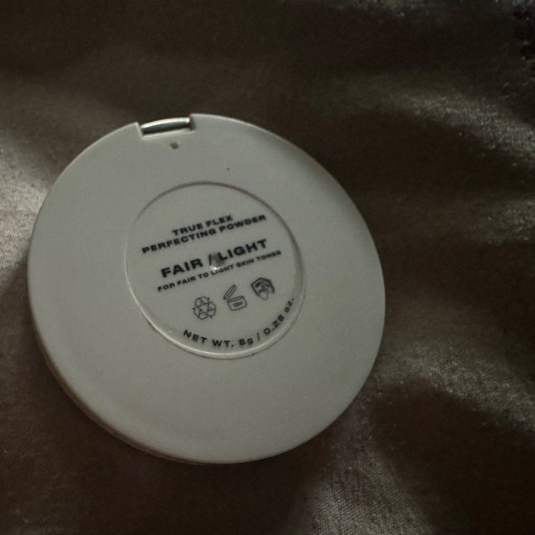 ISSY & CO TRUE FLEX PERFECTING POWDER FAIR/LIGHT (Category: Makeup) located in Quezon City. Submitted by fr4nkcastle (Listing ID 1291086678, Image 2). Description: .