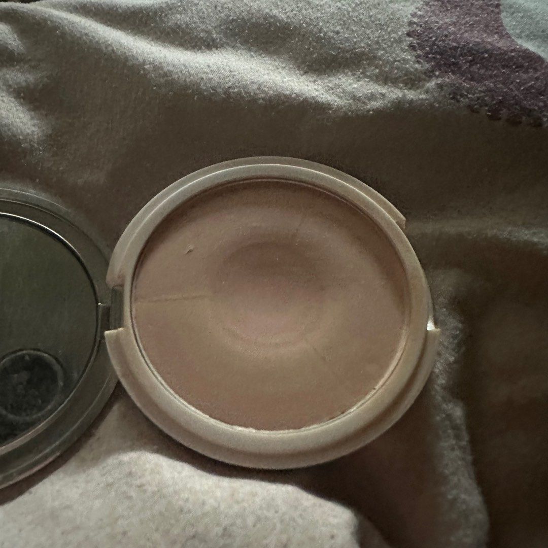 ISSY & CO TRUE FLEX PERFECTING POWDER FAIR/LIGHT (Category: Makeup) located in Quezon City. Submitted by fr4nkcastle (Listing ID 1291086678, Image 3). Description: .