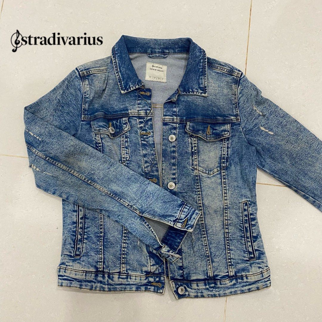 Jaket Jeans stradivarius Fesyen Wanita Pakaian Wanita Baju Luaran di Carousell