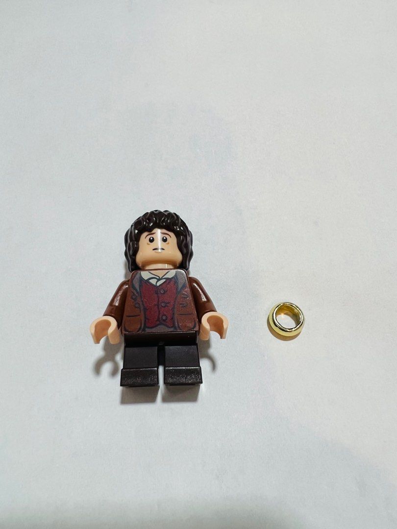 Lego 人仔 Frodo Baggins 79006 LOTR The Council of Elrond 散賣人仔 #lord of the ring #魔戒 （分類：樂高及拼砌組合）位於 Hong Kong。 由 missgoodthings 提交（商品編號 1291025123，圖片 2）。簡介： 散賣人仔 全新連包裝。