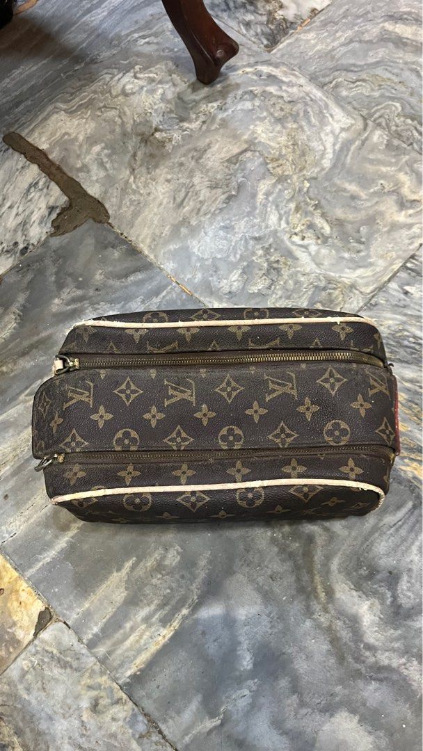 Louis Vuitton Toiletry Vanity Pouch Bag (Category: Luxury Bags & Wallets) located in Manila. Submitted by tatisdeclutters (Listing ID 1291110812, Image 2). Description: - Authenthic Louis Vuitton Pouch 🩷 - Louis Vuitton Toiletry Pouch in monogram canvas and natural leather 🩷 - Cosmetic Pouch 🩵 Check photos for details 🩵 .