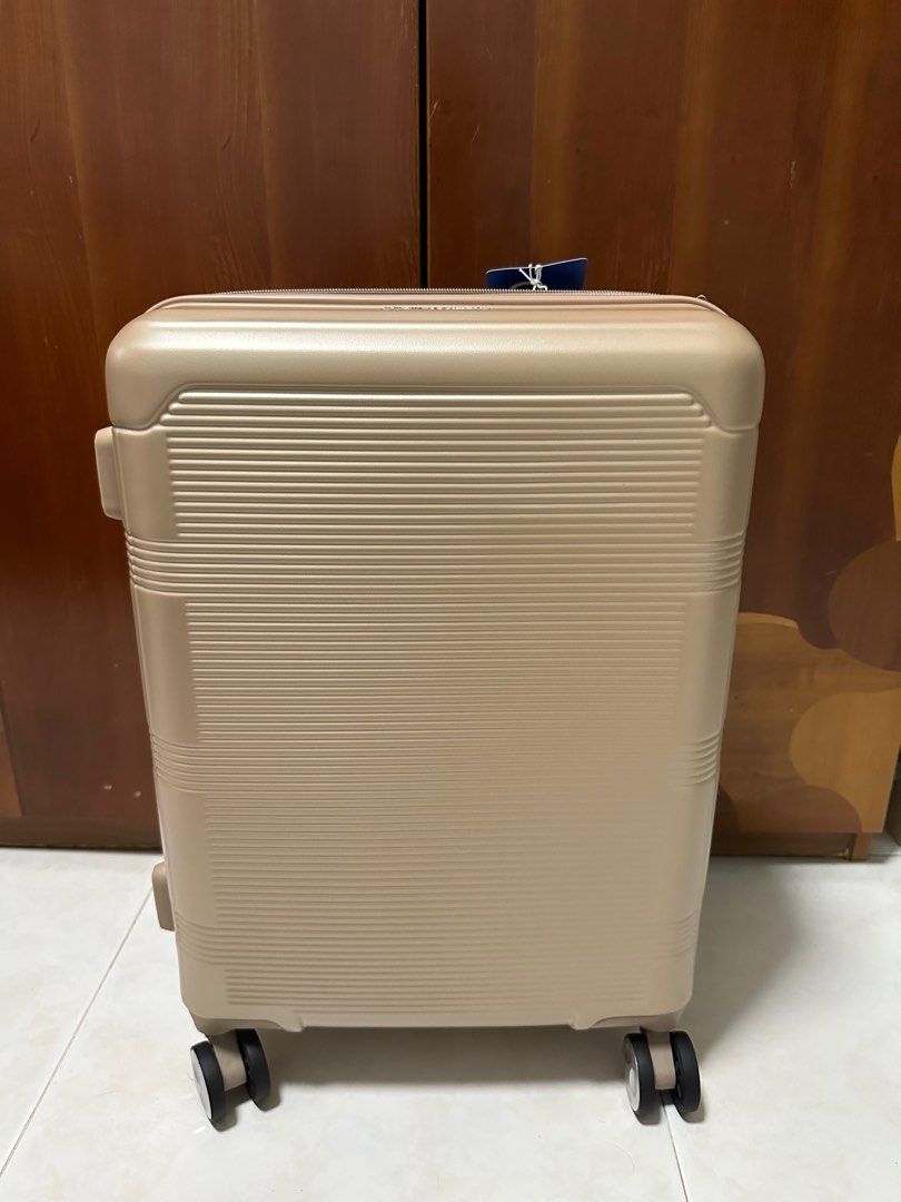 New yorker outlet luggage 20