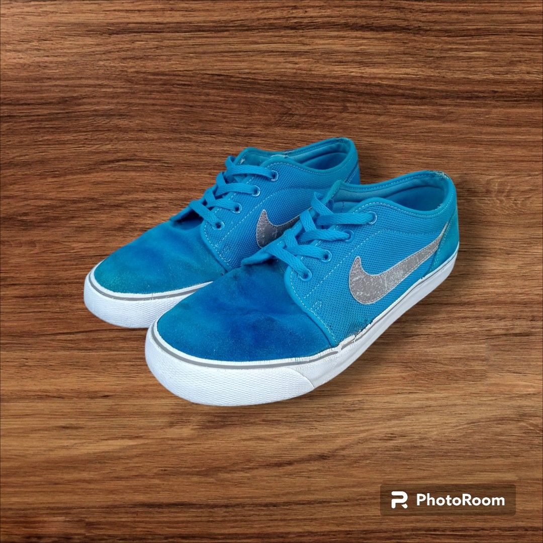 Nike toki low suede hotsell