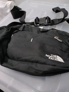 North face authentic  rare brand new condition  belt/ body bag