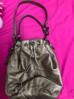 (Category: ) located in . Submitted by an89preloved (Listing ID 1291153757, Image 1). Description: .