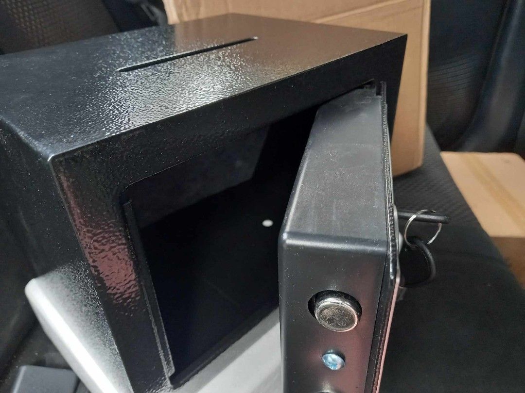 Personal Safety Vault (Category: Safe) located in Caloocan City. Submitted by 5veezonlineshoppe (Listing ID 1291069442, Image 2). Description: Safety Vault Mini 23 x 17 x 17 cm Hard metal Alloy Mountable Brandnew Message for details.