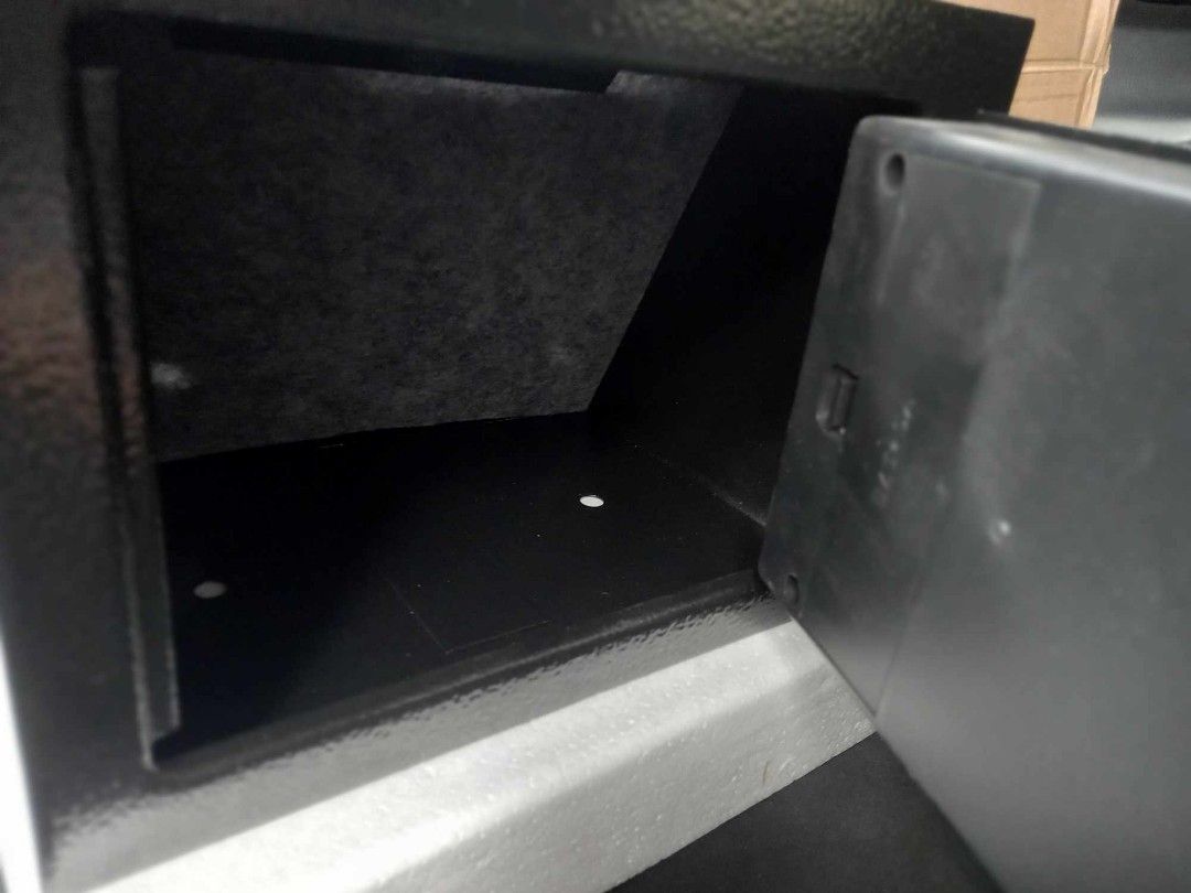 Personal Safety Vault (Category: Safe) located in Caloocan City. Submitted by 5veezonlineshoppe (Listing ID 1291069442, Image 3). Description: Safety Vault Mini 23 x 17 x 17 cm Hard metal Alloy Mountable Brandnew Message for details.