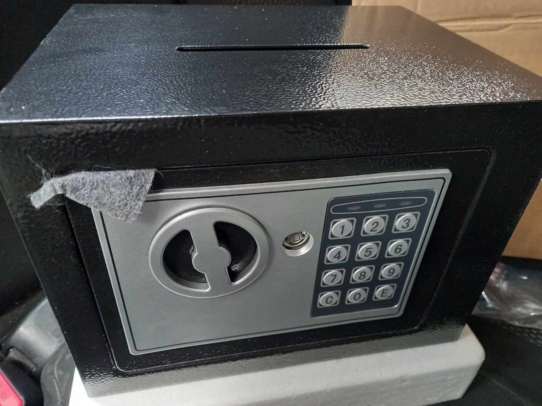 Personal Safety Vault (Category: Safe) located in Caloocan City. Submitted by 5veezonlineshoppe (Listing ID 1291069442, Image 1). Description: Safety Vault Mini 23 x 17 x 17 cm Hard metal Alloy Mountable Brandnew Message for details.