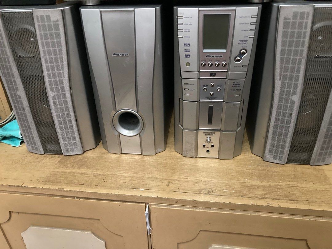 Pioneer Stereo Component (Category: Soundbars, Speakers & Amplifiers) located in Pasig City. Submitted by annette.annette (Listing ID 1291088713, Image 1). Description: OG Pioneer component in working condition Includes total of 5 speakers.