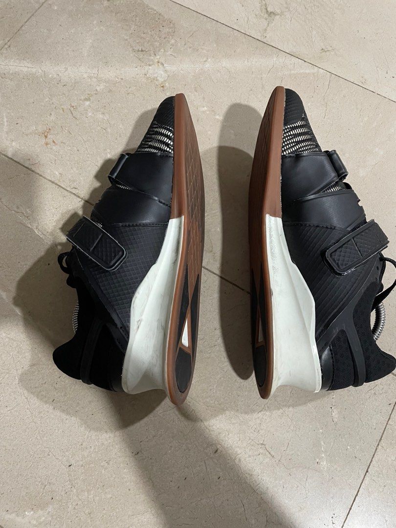 Wit deals weightlifting shoes